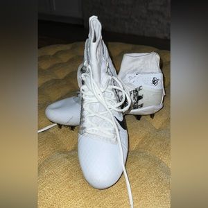 Nike, size 9 in women’s possibly